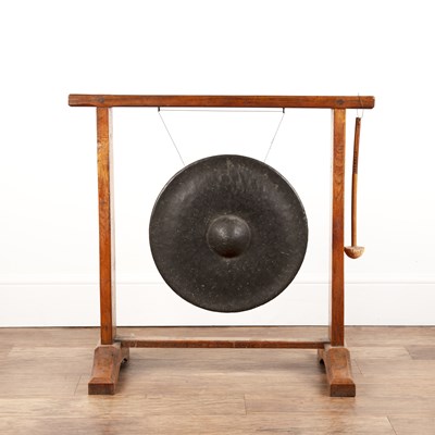 Lot Oak gong stand with a Tibetan drum 83cm wide x...