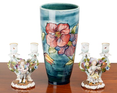 Lot 352 - Three items of ceramics