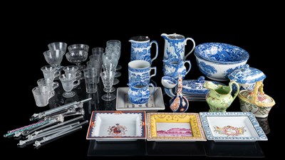 Lot 370 - A collection of ceramics and glass