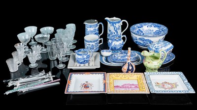 Lot 370 - A collection of ceramics and glass