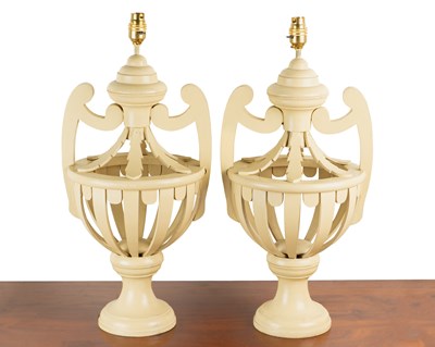 Lot 133 - A pair of classical-style table lamps