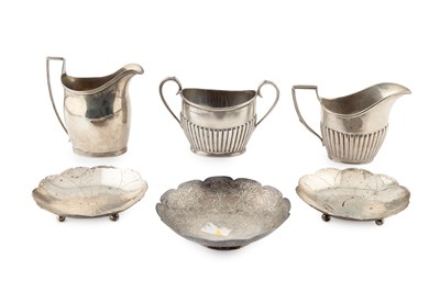 Lot 731 - A George III silver cream jug, with reeded...