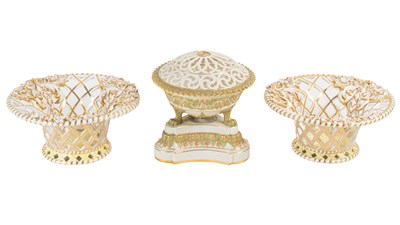Lot 406 - A small group of Worcester and Derby porcelain