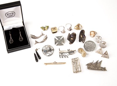 Lot 347 - Collection of various jewellery To include:...