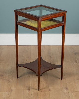 Lot 364 - An Edwardian bijouterie table