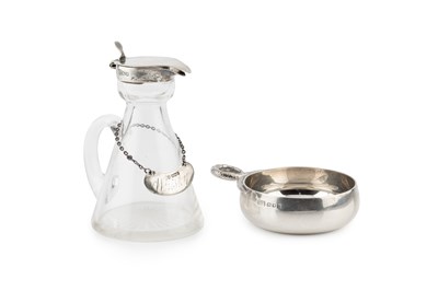 Lot 735 - An Edwardian silver mounted whiskey tot or...