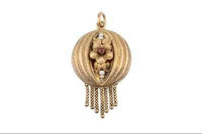 Lot 38 - A Victorian gem set pendant, the fluted...