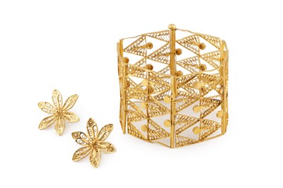 Lot 432 - An Eastern panel bracelet, the articulated...