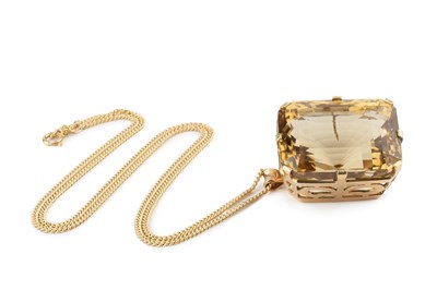 Lot 73 - A citrine single stone pendant/brooch on chain,...
