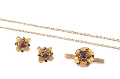 Lot 63 - A collection of garnet set jewellery,...