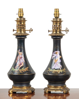 Lot 334 - A pair of table lamps