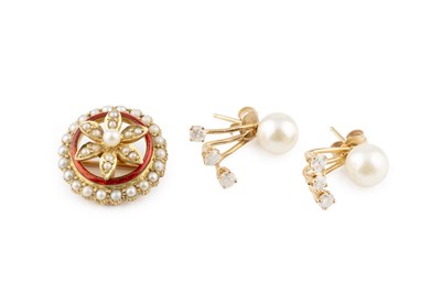 Lot 442 - A collection of jewellery, comprising a half...