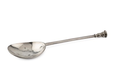 Lot 793 - A Charles II silver seal top spoon, by William...