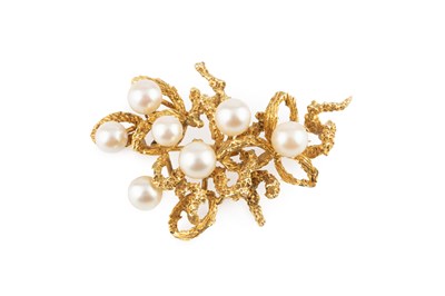 Lot 88 - A cultured pearl spray brooch, of abstract...