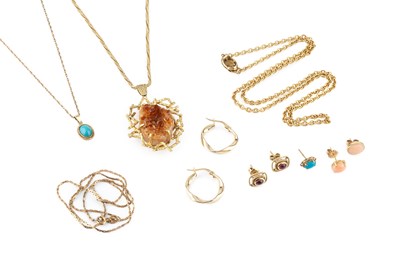 Lot 395 - A 9ct gold mounted geode pendant, of textured...