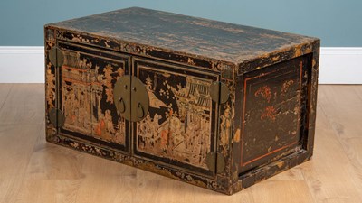 Lot 14 - A Chinoiserie coffee table