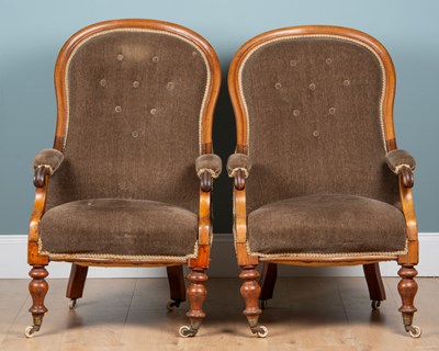 Lot 20 - A pair of armchairs