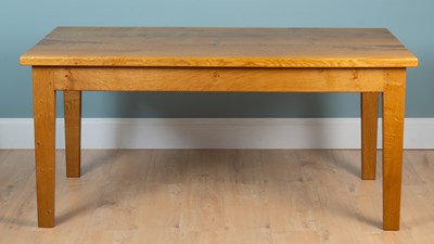 Lot 184 - An oak kitchen table