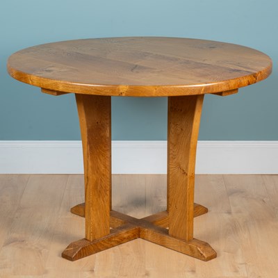 Lot 118 - An oak centre table