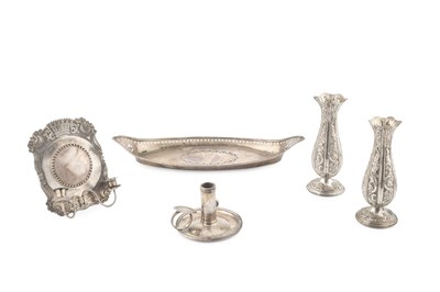 Lot 848 - A George III silver snuffer's tray, of navette...