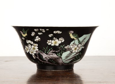 Lot Famille noire bowl Chinese, Kangxi painted...