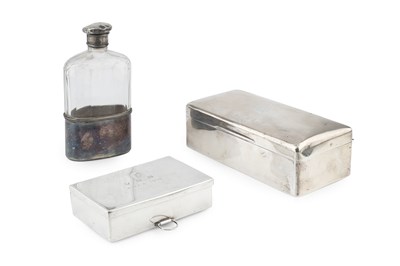 Lot 886 - A George V silver sandwich box, of rectangular...