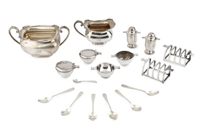 Lot 889 - An Edwardian silver twin handled sucrier, and...