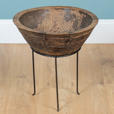 Lot 93 - An old wooden feasting bowl