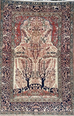 Lot 322 - A late 19th-century Isfahan rug