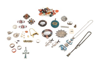 Lot 433 - A collection of antique and later jewellery,...