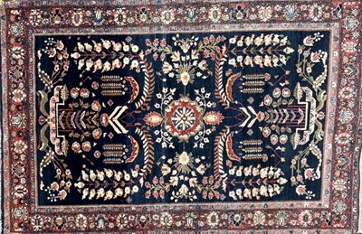 Lot 304 - A Sarouk rug