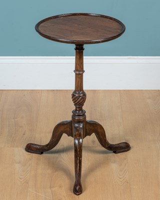 Lot 363 - A Georgian style mahogany wine table