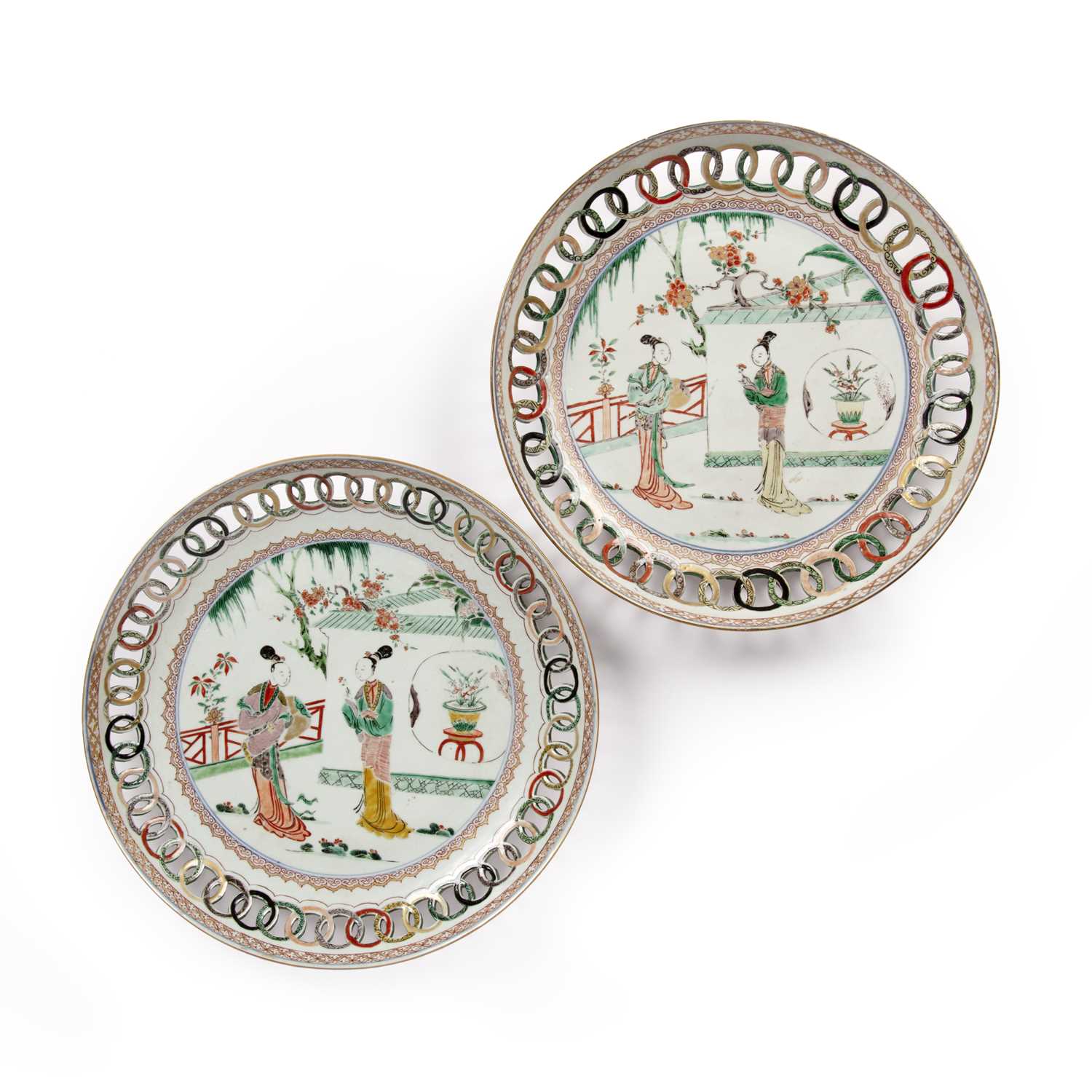 Lot Rare pair of famille verte ‘ladies’ dishes...