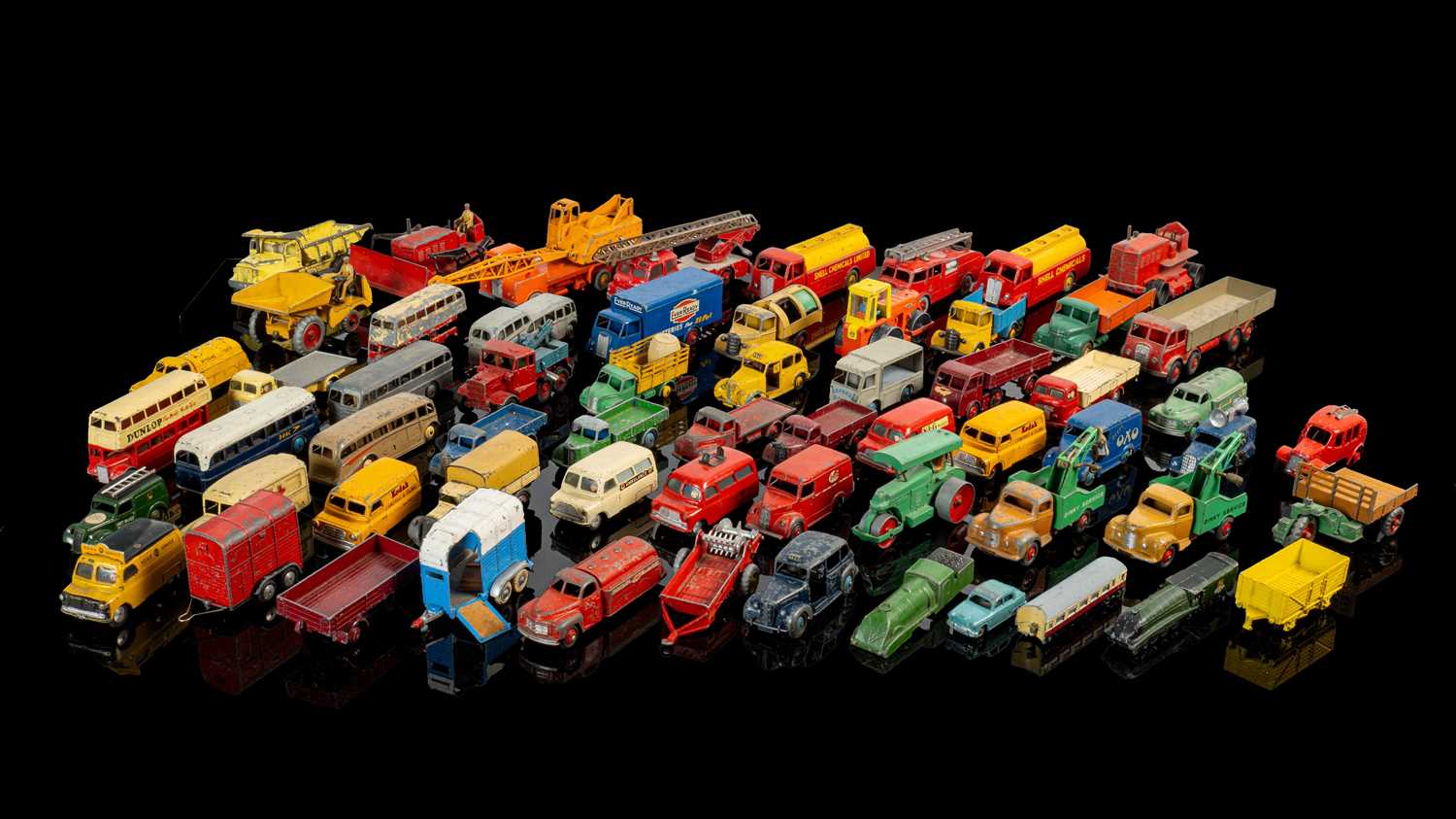 Lot 1334 - A collection of 1940s, 1950s and 1960s Dinky & Corgi diecast models