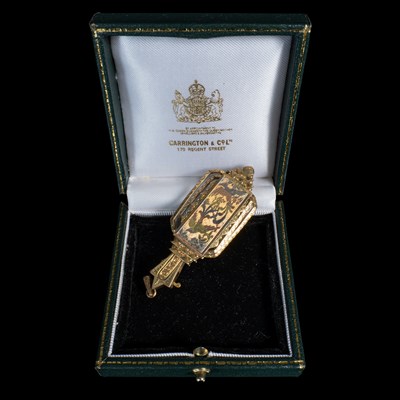 Lot 472 - A pair of 19th century tri-coloured metal folding lorgnettes