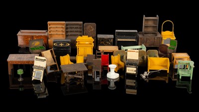 Lot 1315 - A collection of doll's house furniture
