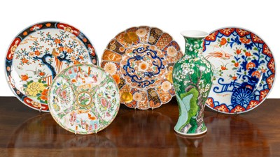Lot 296 - A collection of Asian porcelain