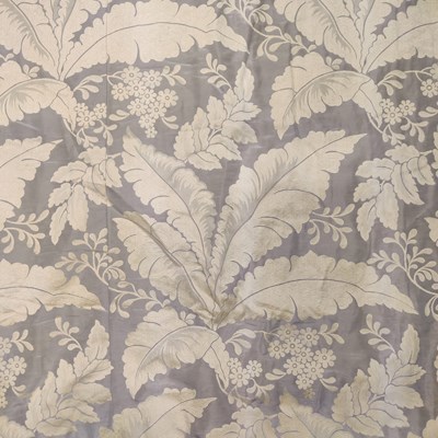 Lot 187 - A pair of silk, lined curtains