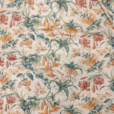 Lot 298 - A pair of Colefax & Fowler 'Detura' pattern lined curtains