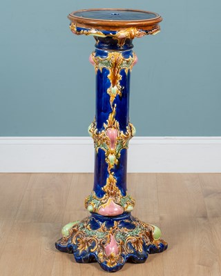 Lot 486 - A Majollica plinth