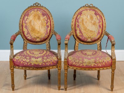 Lot 338 - A pair of fauteuils
