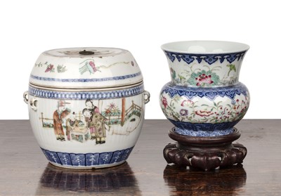 Lot 33 - Polychrome enamelled jar and cover Chinese...