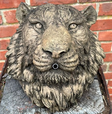 Lot 1088 - A cast reconstituted stone fountain mask