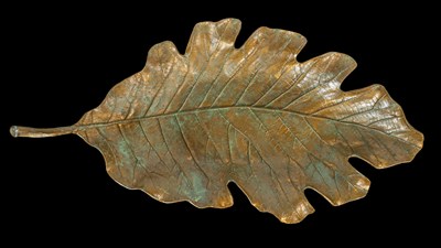 Lot 139 - A dish in the form of a leaf