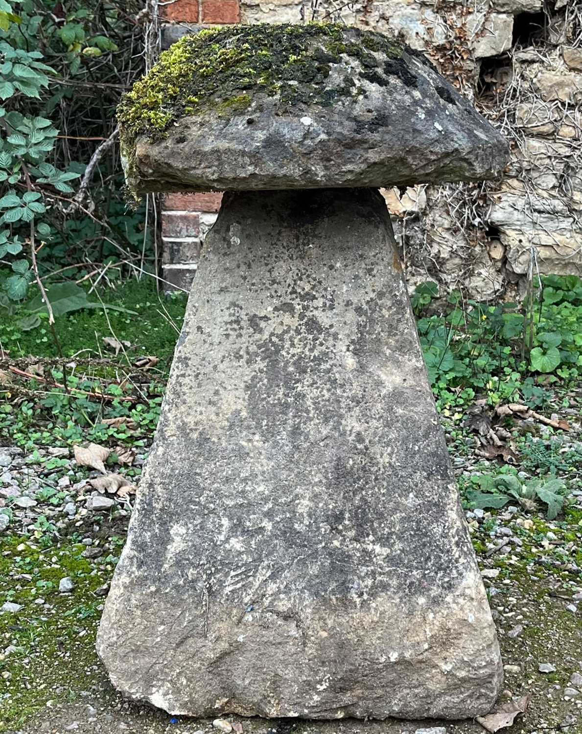 Lot 1020 - A staddle stone