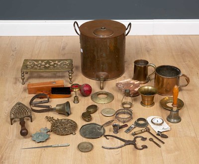 Lot 460 - A collection of metalware to include a copper...