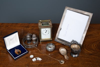 Lot 75 - A group of silver and silver plated wares to...