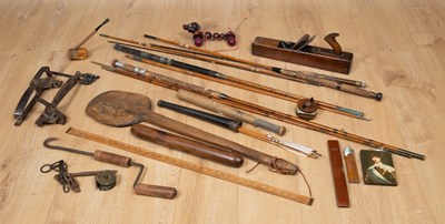 Lot 468 - Vintage hunting and fishing equipment, to...