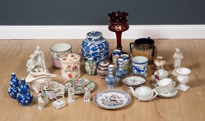 Lot 56 - A collection of ceramics to include a Doulton...