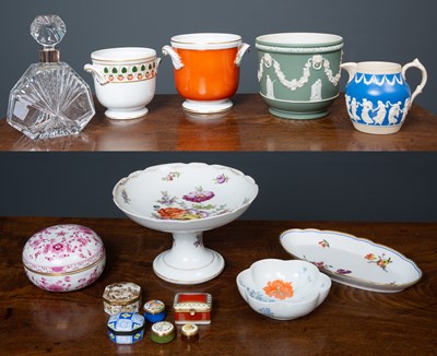 Lot 515 - A Meissen porcelain box and cover of modern...